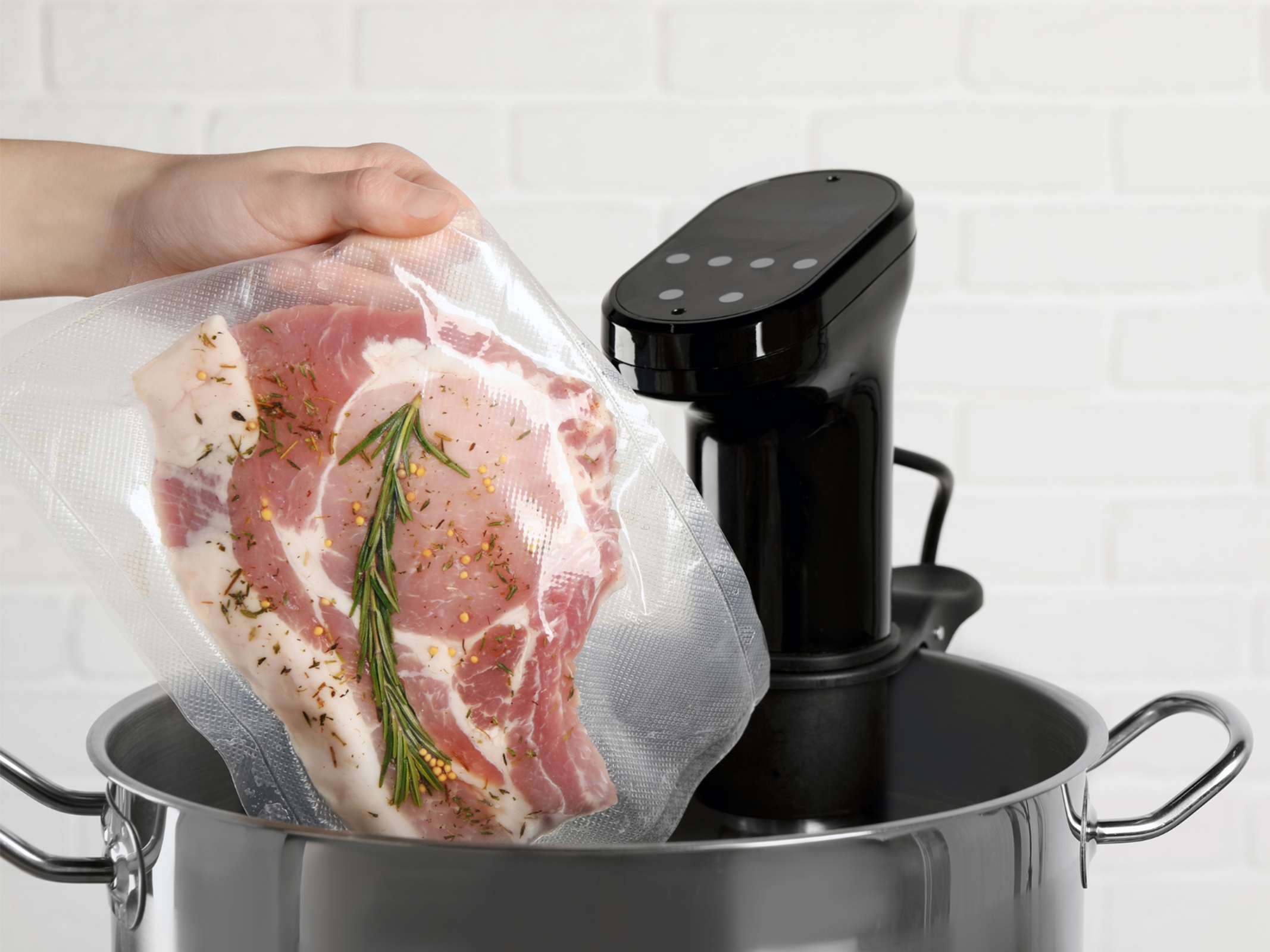 vakuování masa příprava na na vaření sous vide